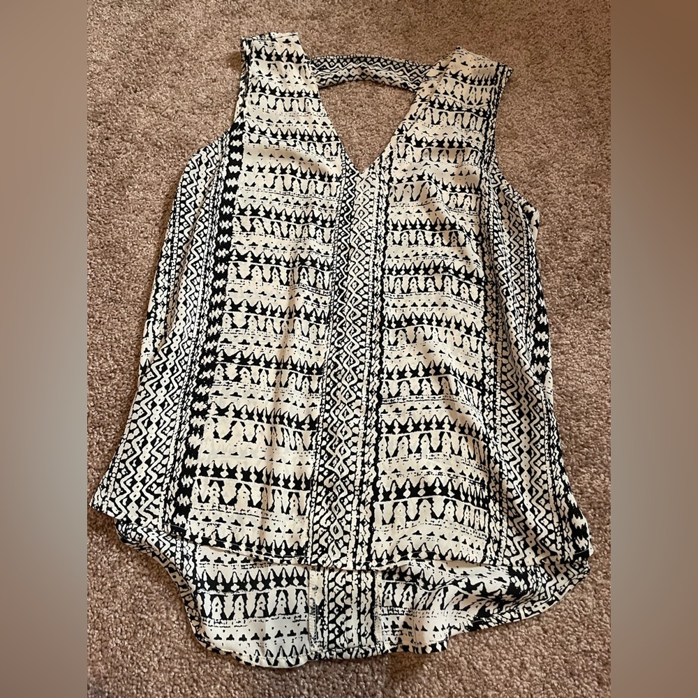 A.n.a Sleeveless top black and white